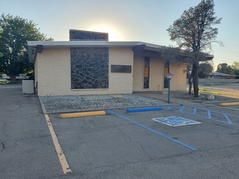 Primary Photo Of 1010 S Sunset Ave, Roswell Medical For Sale