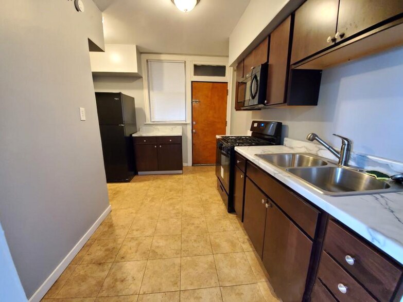 More Photos Of 7147 S Cornell Ave, Chicago Apartments For Sale