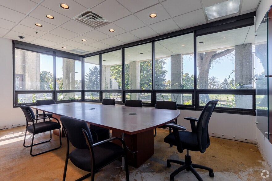 More Photos Of 8200 Ridgefield Rd, Crystal Lake Manufacturing For Sale