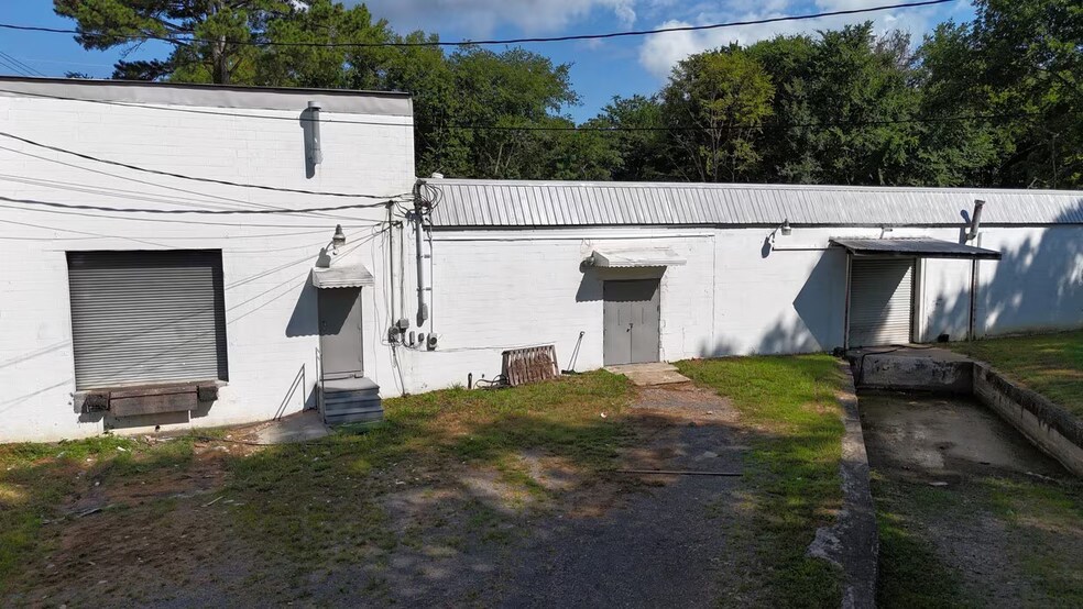 More Photos Of 360 Carbondale Rd SW, Dalton Warehouse For Lease