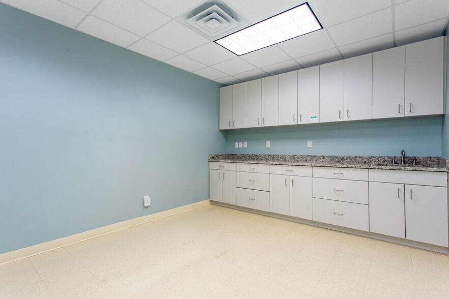More Photos Of 316 W Pike St, Lawrenceville Medical For Lease