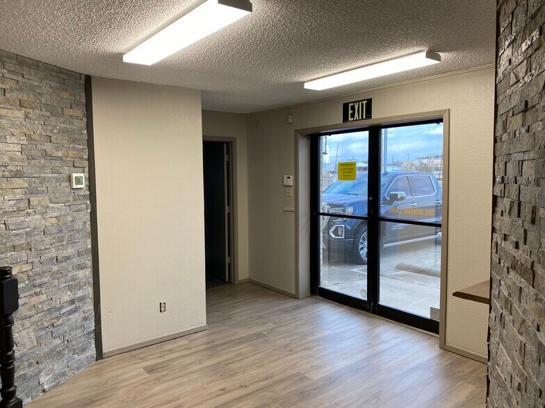 More Photos Of 522 Benson Ln, Roanoke Office For Lease