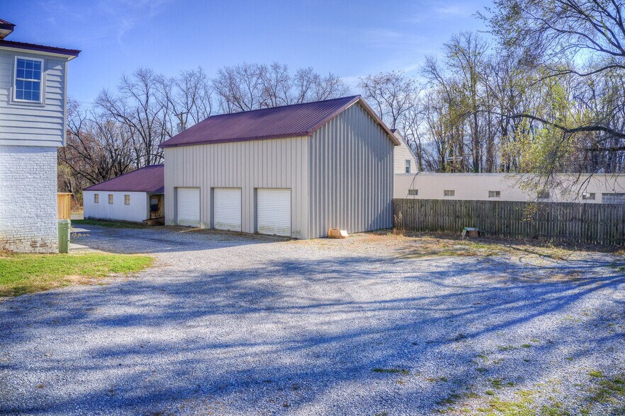 More Photos Of 2936 W Main St, Salem Office For Lease