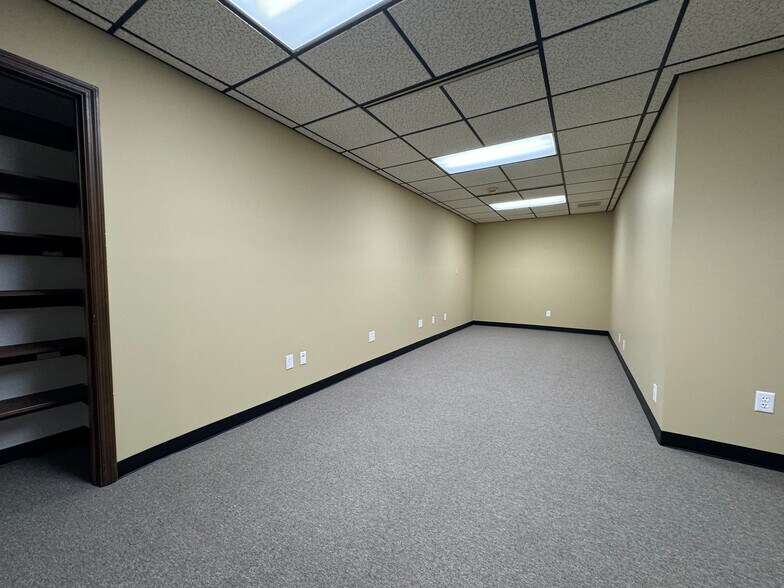 More Photos Of 8396 Mississippi St, Merrillville Office Residential For Lease