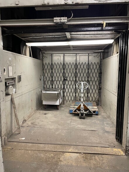 More Photos Of 450 Austin Pl, Bronx Warehouse For Lease