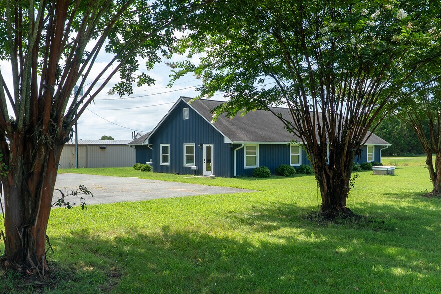 More Photos Of 6504 Burlington Rd, Whitsett Manufacturing For Lease