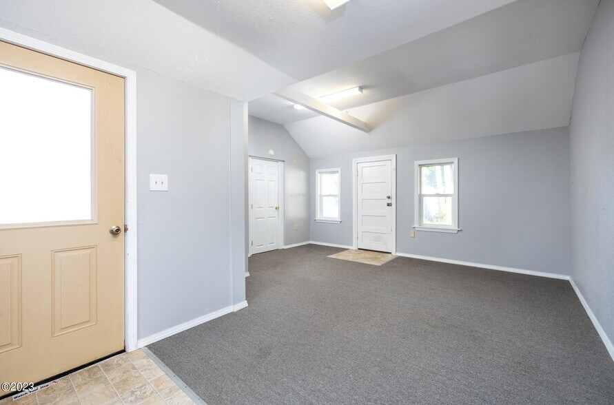 More Photos Of 3570 N Highway 101, Depoe Bay Office For Sale