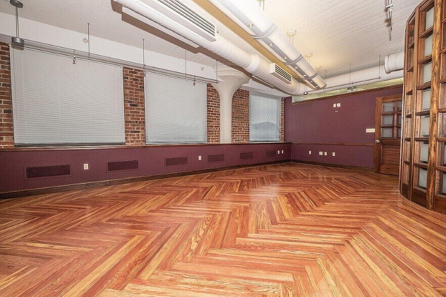 More Photos Of 2001 Main St, Wheeling Office For Lease