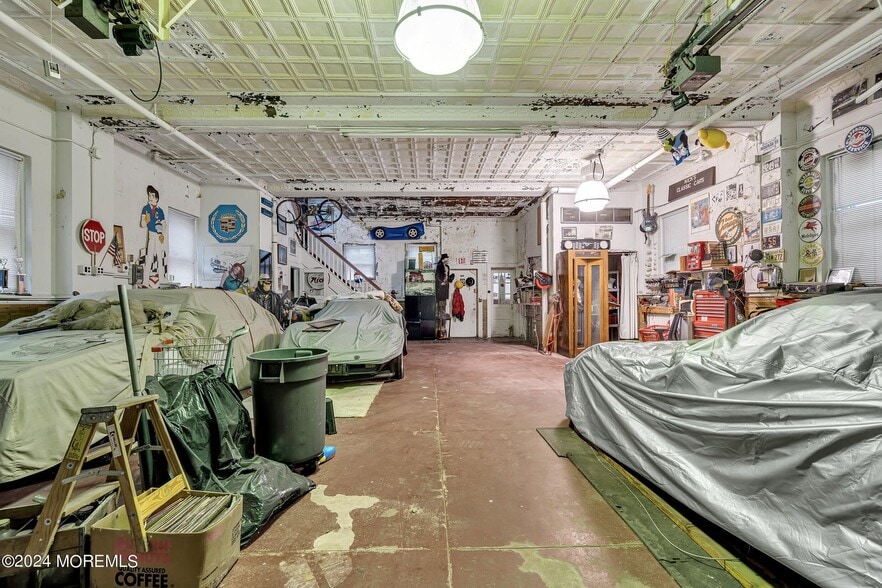 More Photos Of 119 William St, Belleville Showroom For Sale