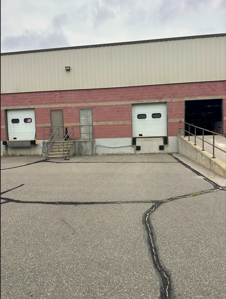 More Photos Of 20 Priscilla Ln, Auburn Service For Lease