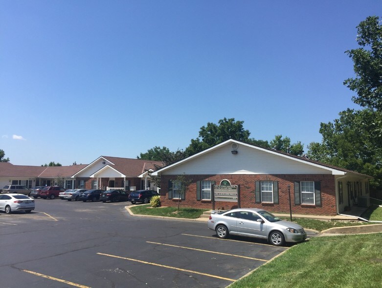 Primary Photo Of 5722-5756 N Broadway St, Kansas City Coworking Space