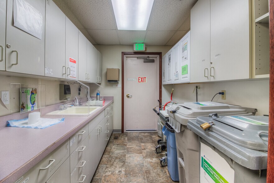 More Photos Of 504 N 40th Ave, Yakima Medical For Sale