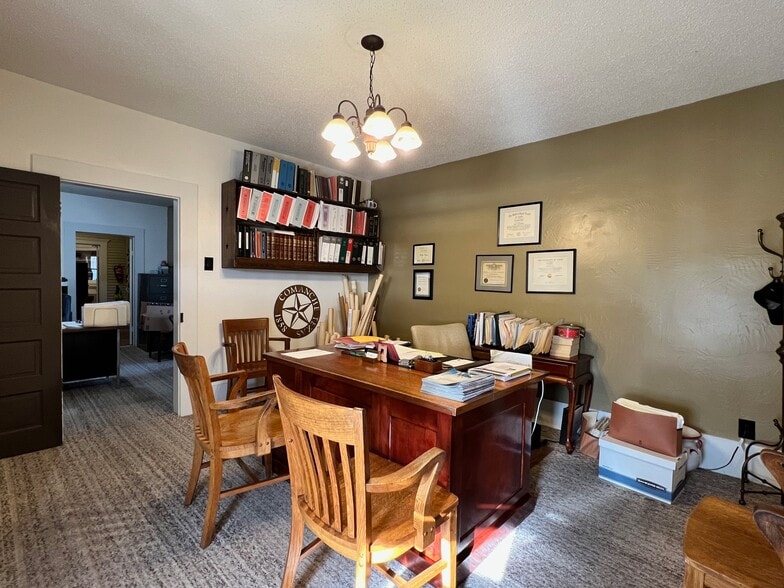 More Photos Of 306 N Austin St, Comanche Office For Sale