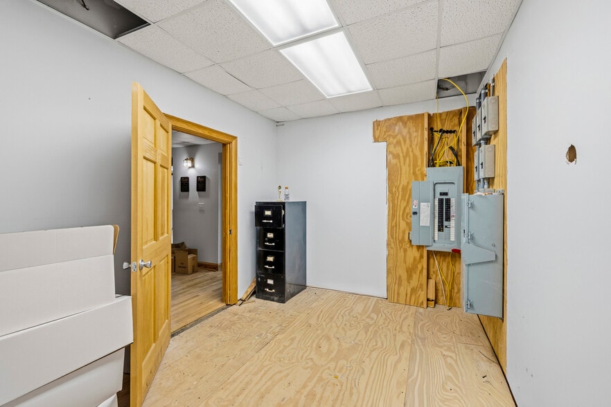 More Photos Of 966 Greensboro Rd, Eatonton Flex For Lease
