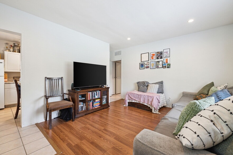 More Photos Of 1674 S Via Salida, Palm Springs Apartments For Sale