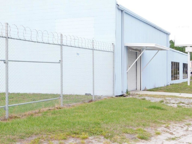 More Photos Of 1512 E Gary Rd, Lakeland Flex For Sale