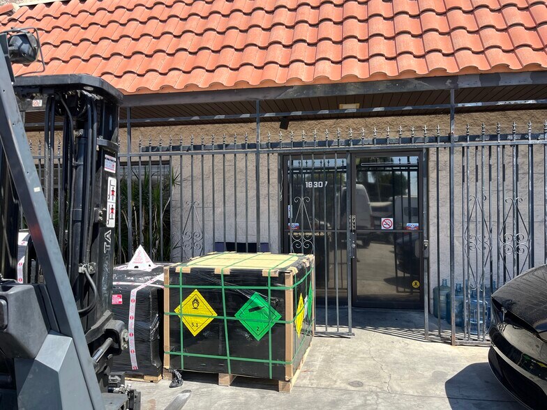 More Photos Of 18307 Napa St, Northridge Warehouse For Lease