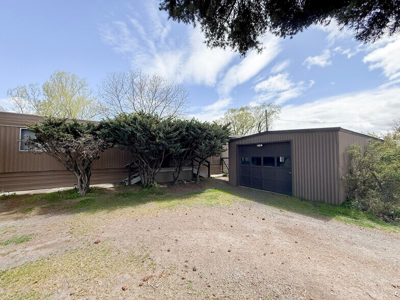 More Photos Of 972 S Main St, Prineville Flex For Sale