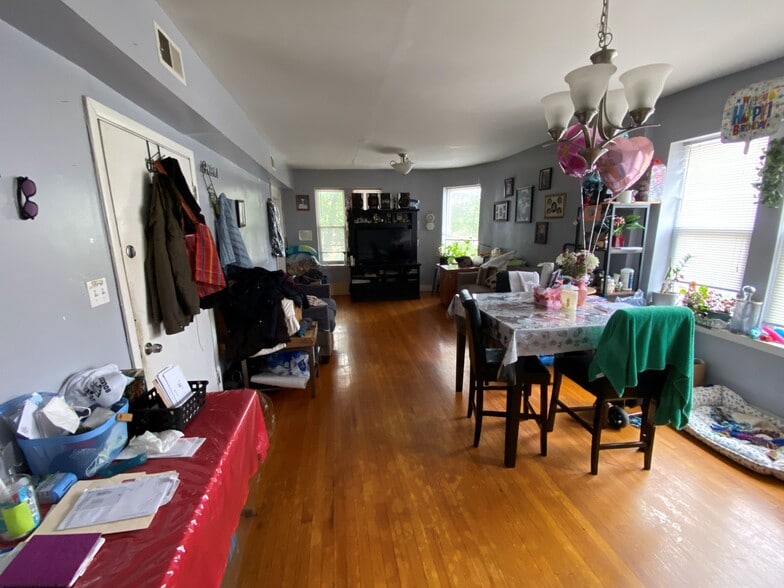 More Photos Of 4035 S Richmond St, Chicago Apartments For Sale