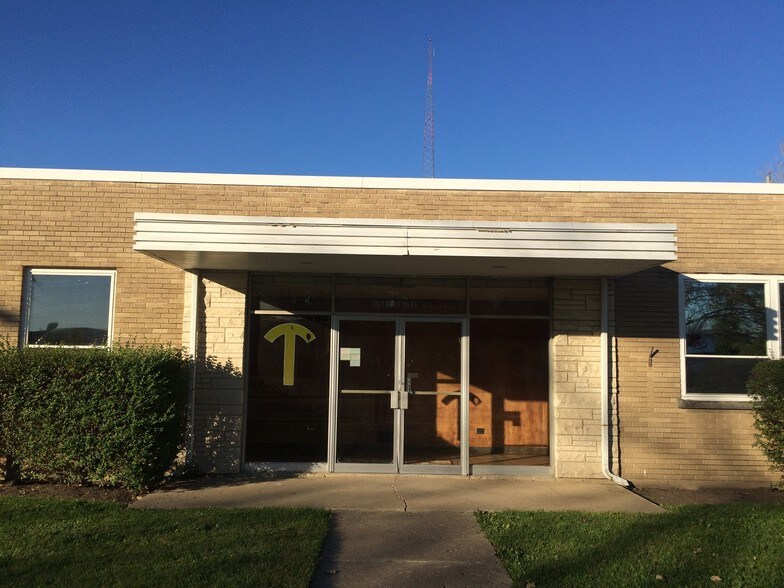 More Photos Of 12 W Interstate Rd, Addison Warehouse For Sale