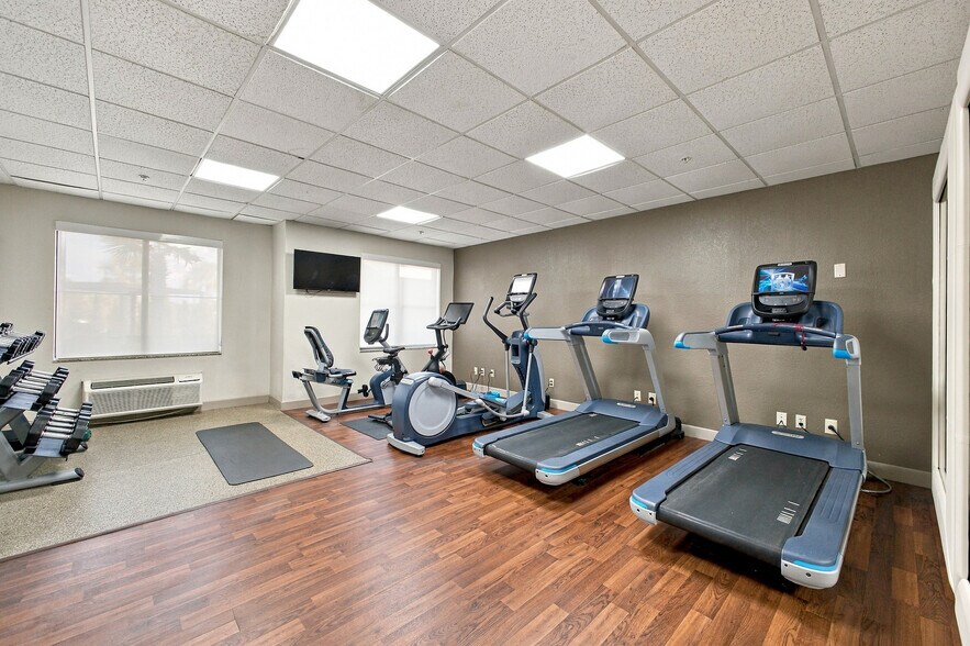More Photos Of 10 Gateway Dr, Hattiesburg Hotel For Sale