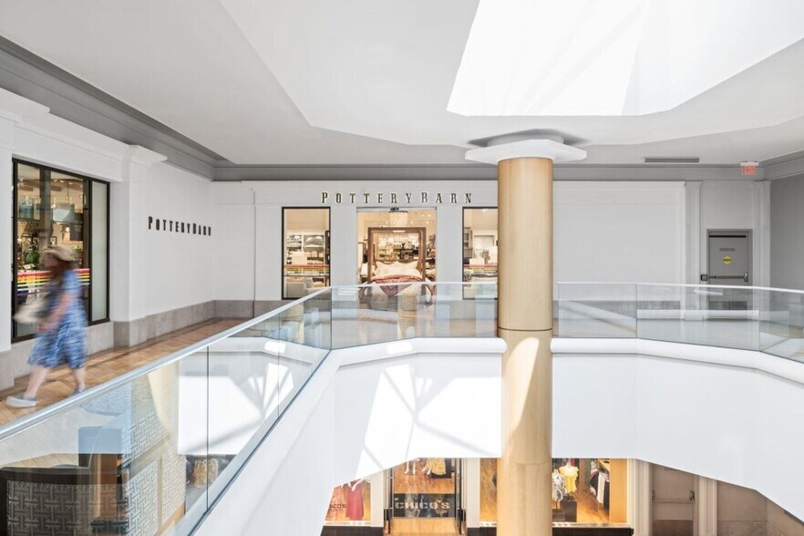 More Photos Of 97 Plaza Frontenac, Saint Louis Unknown For Lease