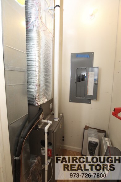 More Photos Of 430 Front St, Belvidere Hotel For Sale