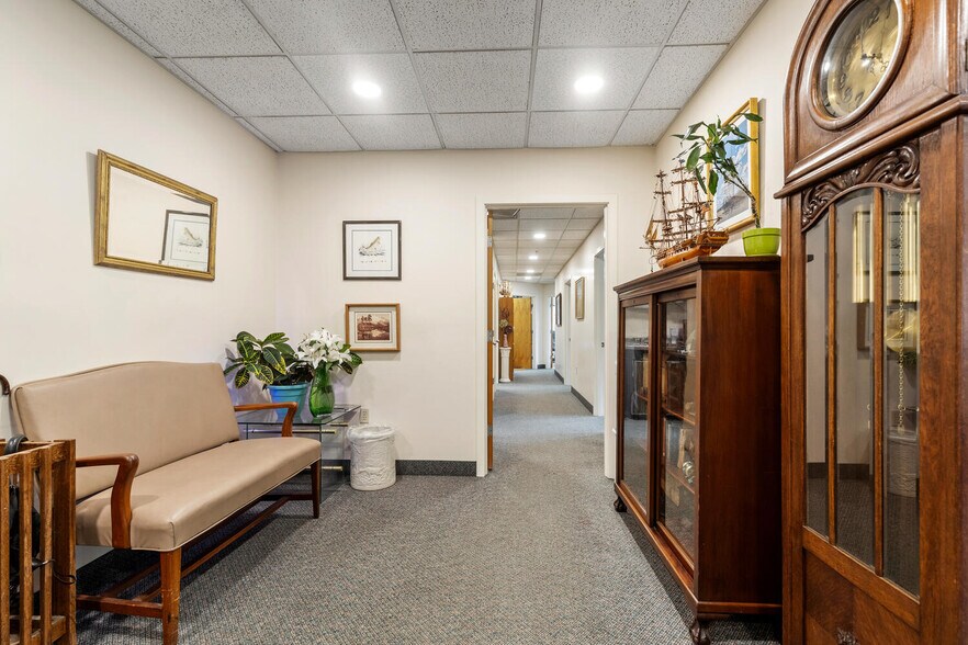 More Photos Of 63 Shore Rd, Winchester Medical For Lease