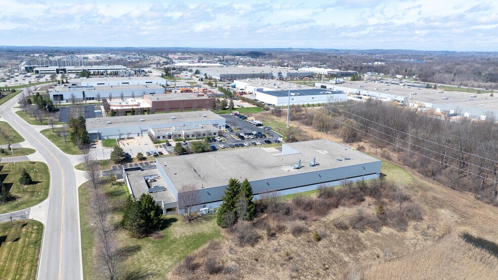 More Photos Of 4200 N Atlantic Blvd, Auburn Hills Manufacturing For Lease