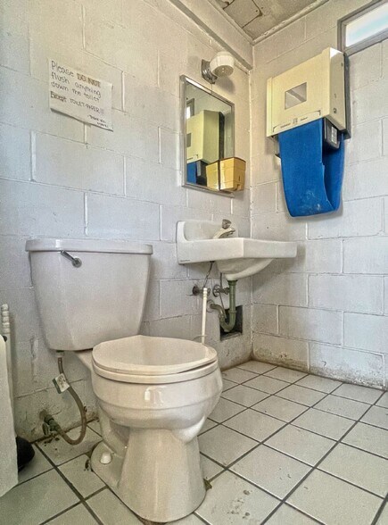 More Photos Of 1101 W Sheridan Ave, Shenandoah Auto Repair For Sale