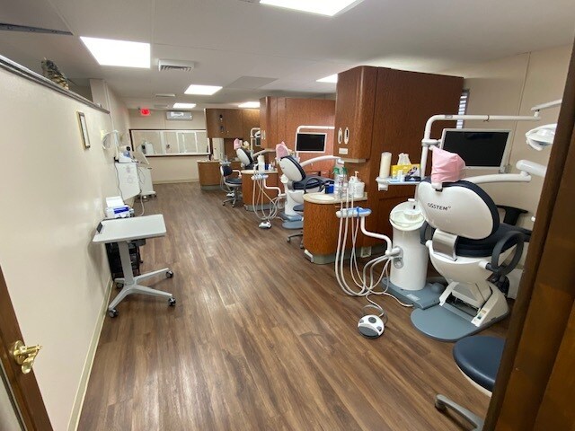 More Photos Of 5995-5997 Brockton Ave, Riverside Medical For Sale