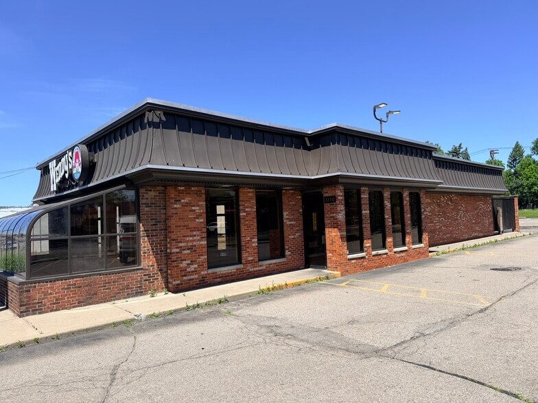 More Photos Of 3170 Elizabeth Lake Rd, Waterford Fast Food For Lease