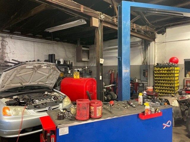 More Photos Of 15 New Cedar, Hamilton Auto Repair For Sale