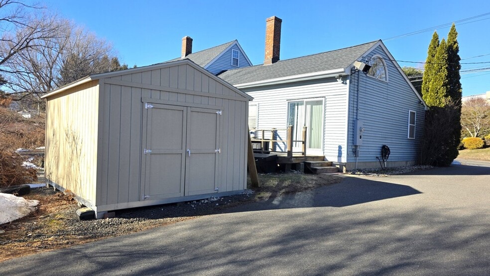 More Photos Of 1020 Echo Lake Rd, Watertown Office Residential For Lease