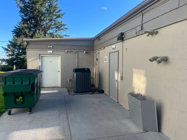 More Photos Of 103 S 3rd Ave, Edgar Medical For Sale