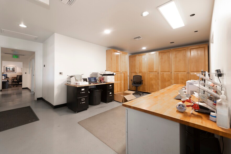 More Photos Of 7820 Gloria Ave, Van Nuys Warehouse For Sale