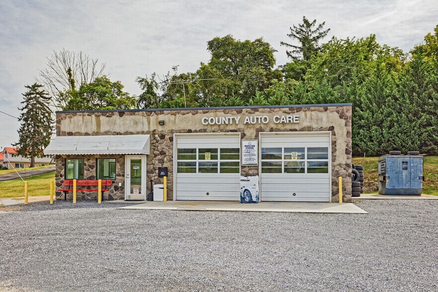 More Photos Of 4373 S Lee Hwy, Natural Bridge Service For Sale