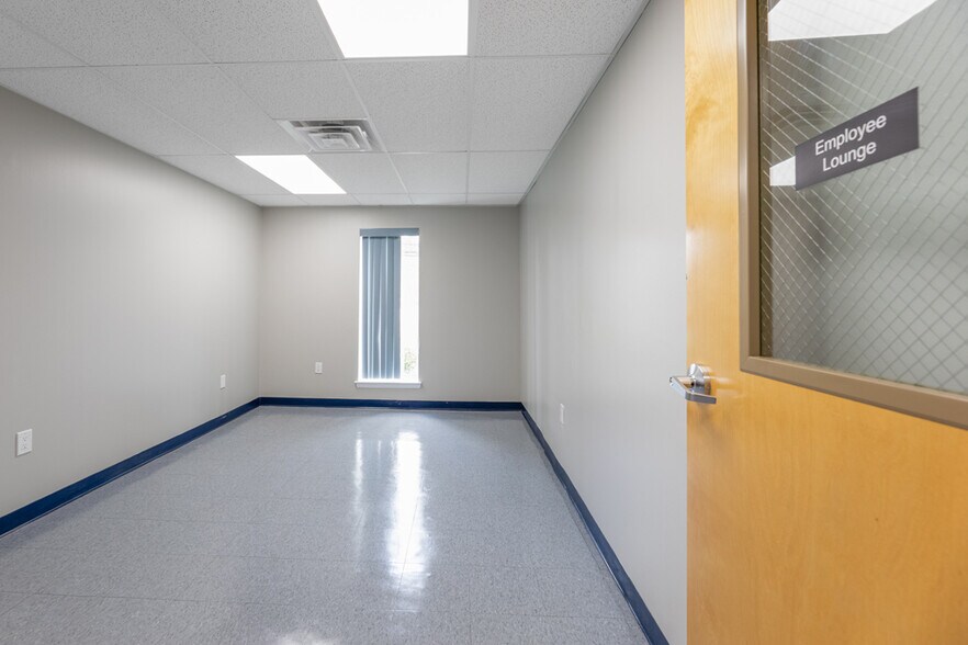 More Photos Of 411 Commerce Ln, West Berlin Medical For Sale