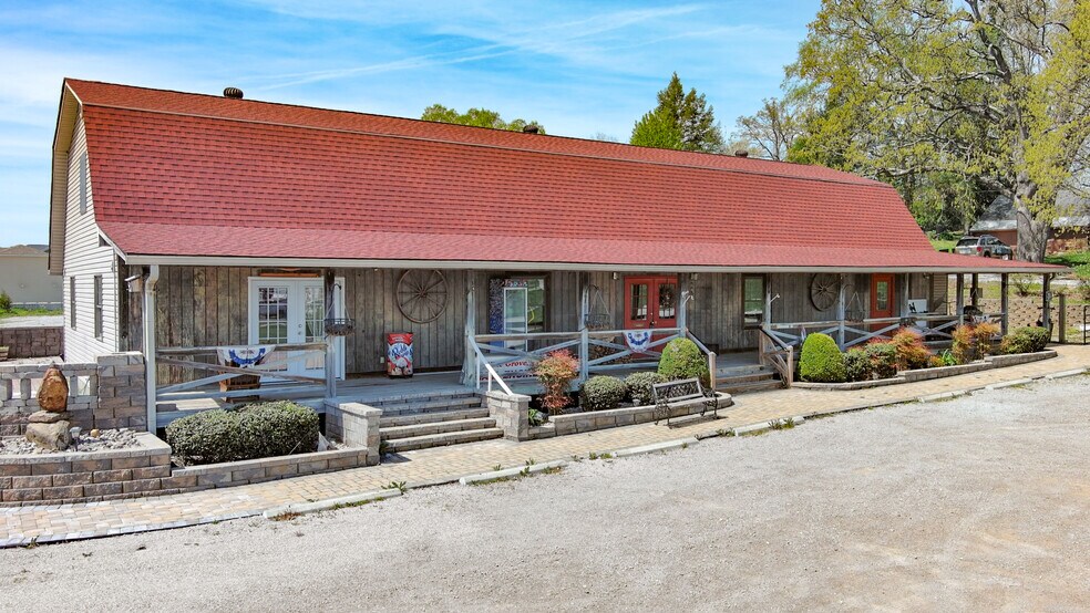 More Photos Of 641 Highland Ave, Vine Grove Freestanding For Sale