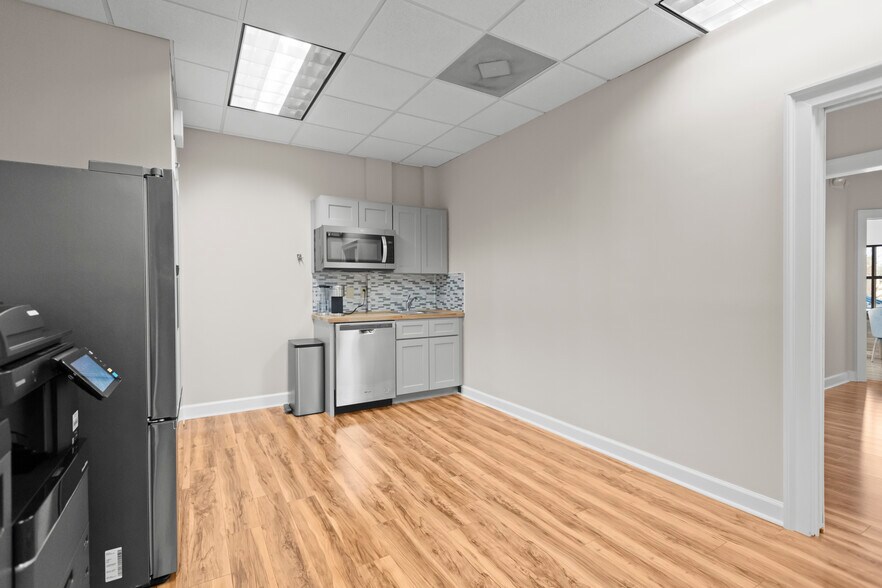 More Photos Of 19810 W Catawba Ave, Cornelius Office For Lease