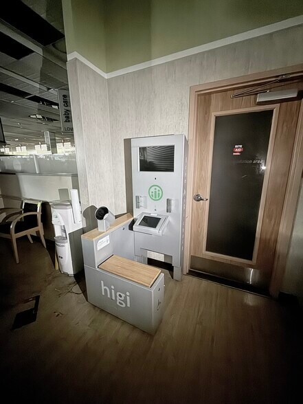 More Photos Of 350 Niagara St, Buffalo Drugstore For Lease