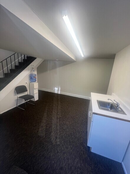 More Photos Of 3840 Bayshore Blvd, Brisbane Service For Lease
