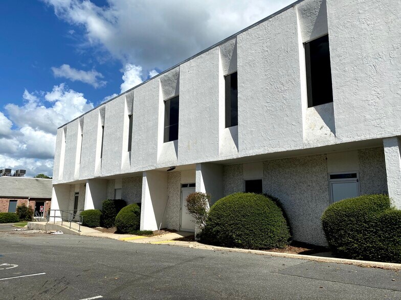 More Photos Of 325 John Knox Rd, Tallahassee Office For Sale