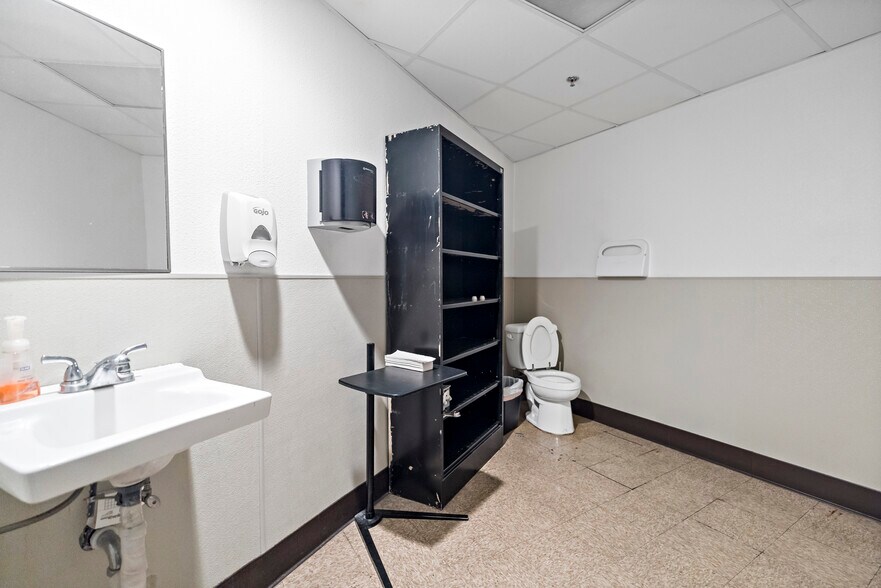 More Photos Of 1461 S Balboa Ave, Ontario Warehouse For Lease