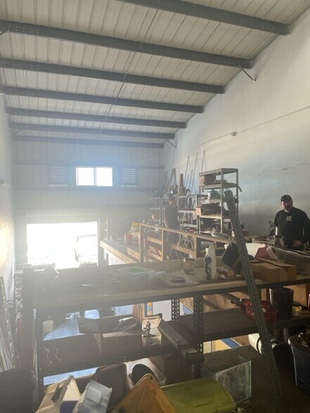 More Photos Of 73-5576 Kauhola St, Kailua Kona Warehouse For Lease