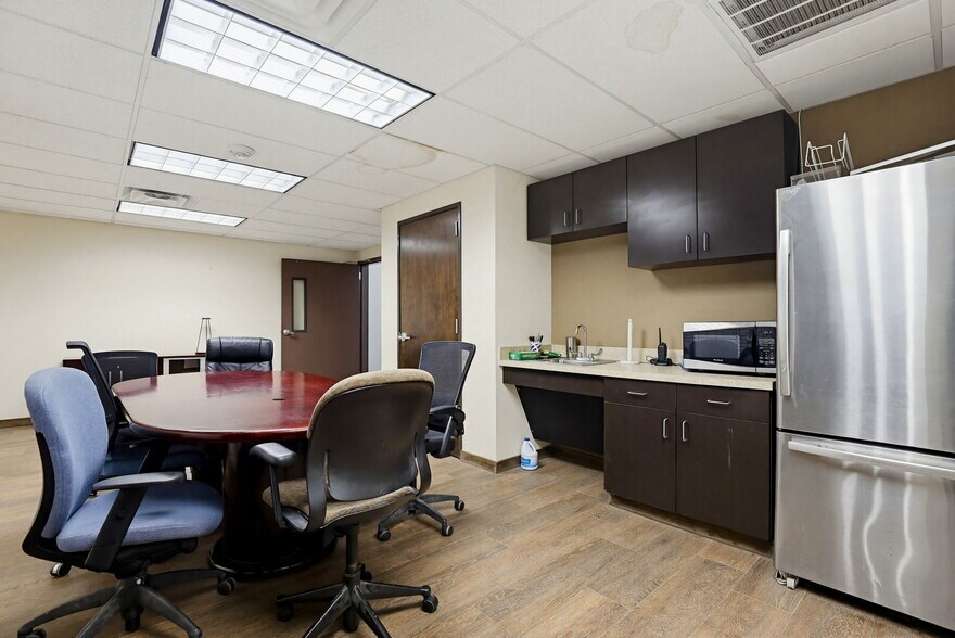 More Photos Of 11550 N North Loop Rd, San Antonio Warehouse For Sale