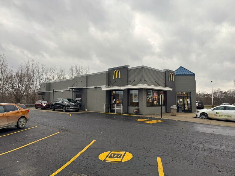 More Photos Of 3989 S Lapeer Rd, Metamora Fast Food For Sale