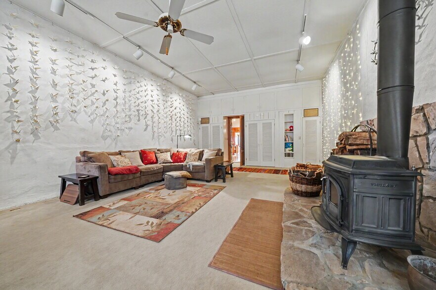 More Photos Of 21376 Consolation St, Volcano Specialty For Sale