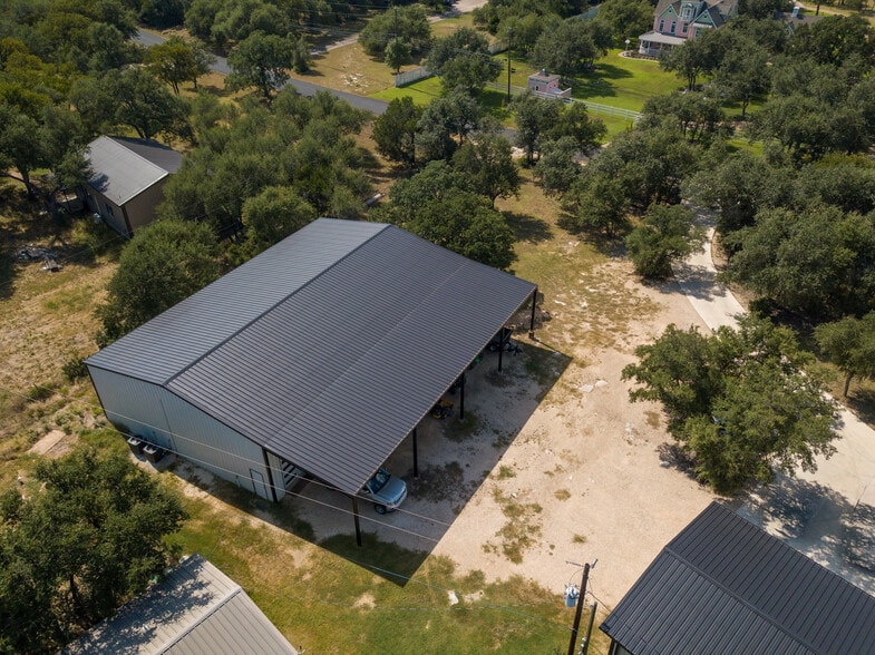 More Photos Of 322 Logan Ranch Rd, Georgetown Specialty For Lease