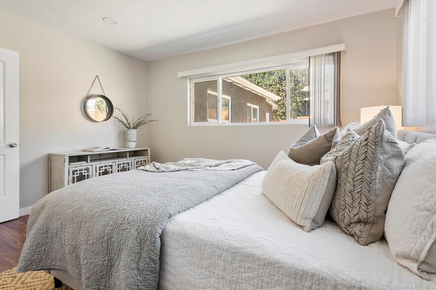 More Photos Of 2201 Avon St, Los Angeles Multifamily For Sale
